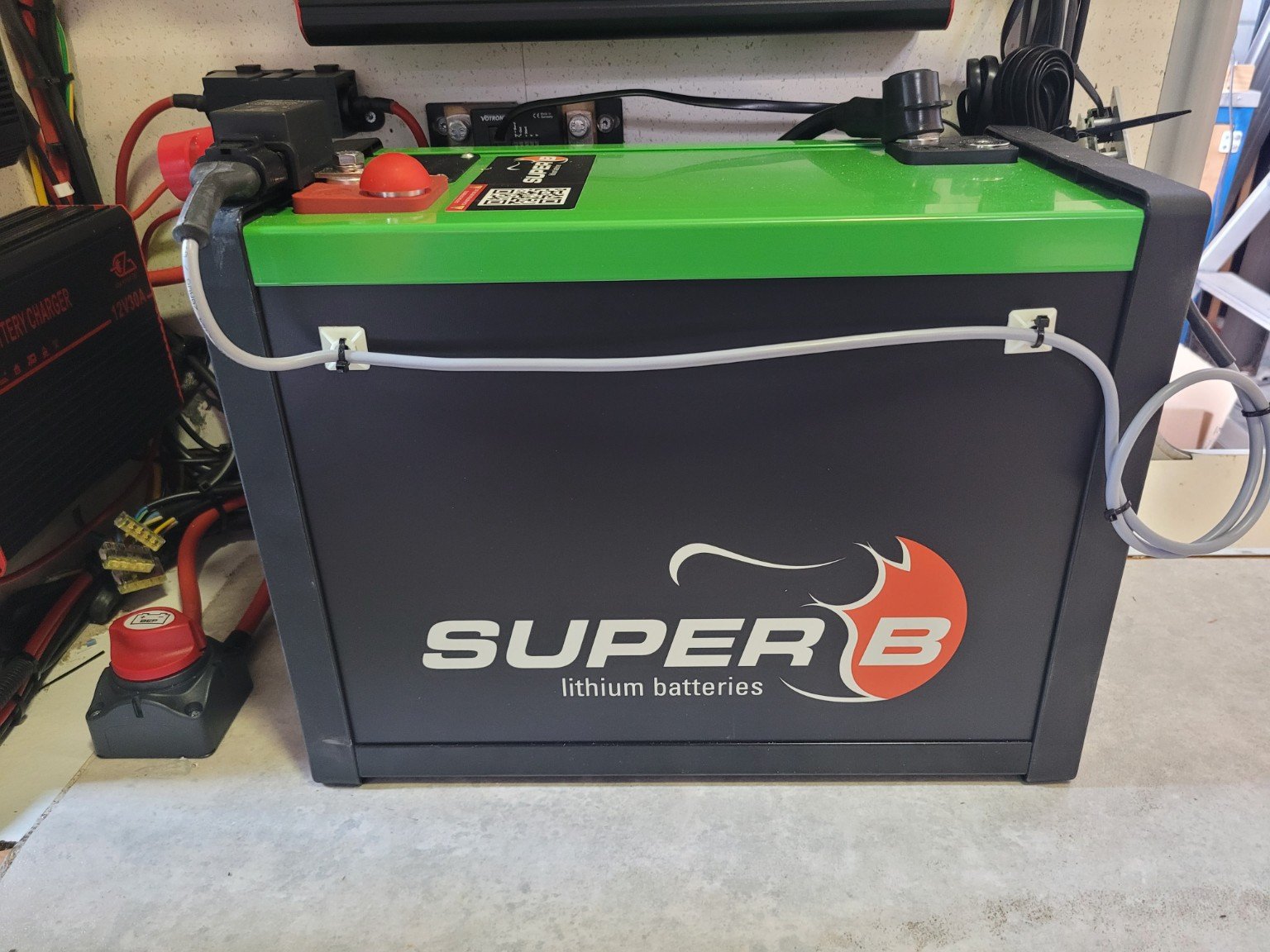 Batterie lithium Super B installée dans le véhicule
