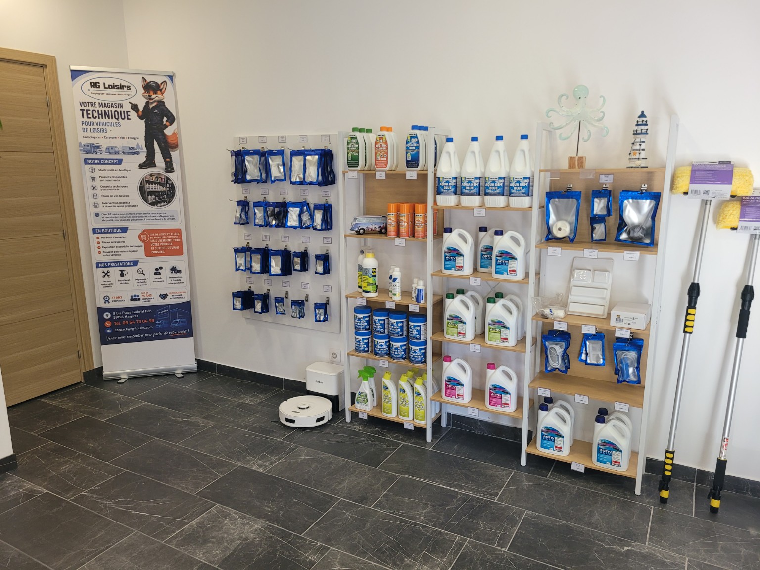 Rayon de consommables WC, produits d’entretien et petites pièces au magasin RG Loisirs